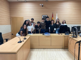 El alumnado del IES Rafael Arozarena de La Orotavacon la magistrada Nicole Centenaro 